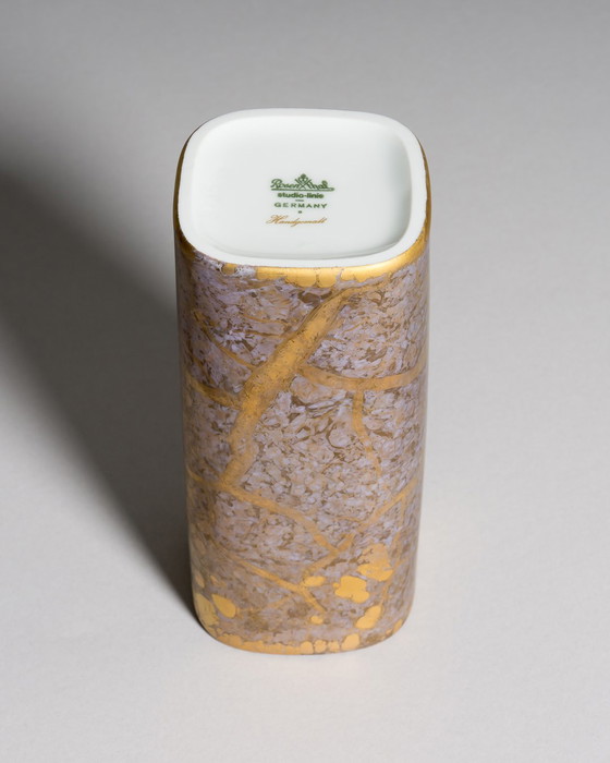 Image 1 of Helmut Drexler per Rosenthal - Gruppo scultoreo di cinque vasi in porcellana - Serie Goldfeuer in grigio lilla e oro