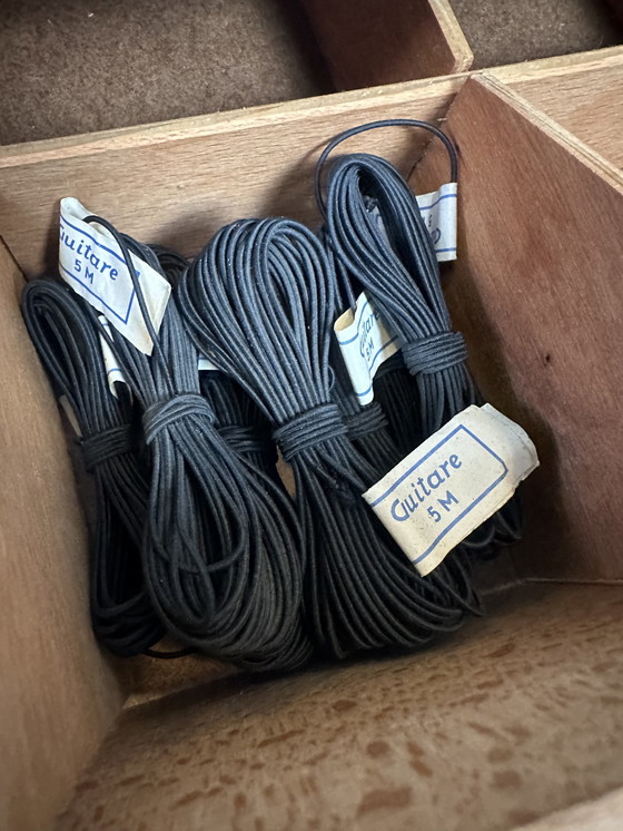 Image 1 of Vintage display case/counter - 'Guitare' Elastique de Luxe