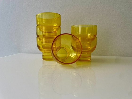 Image 1 of Set di 6 bicchieri gialli impilabili stile anni Settanta da 150 ml
