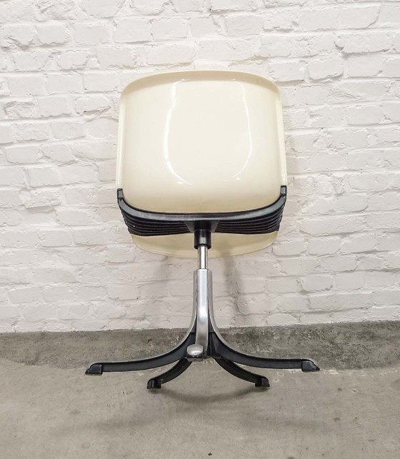 Image 1 of Mid-Century Set of Two White Osvaldo Borsani ‘Modus’ Fiberglass and Aluminium Desk Side Chairs for Tecno, Italy, 1970s. 