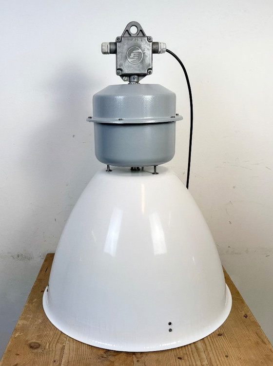 Image 1 of Grande lampe industrielle en émail blanc d'Elektrosvit, années 1990