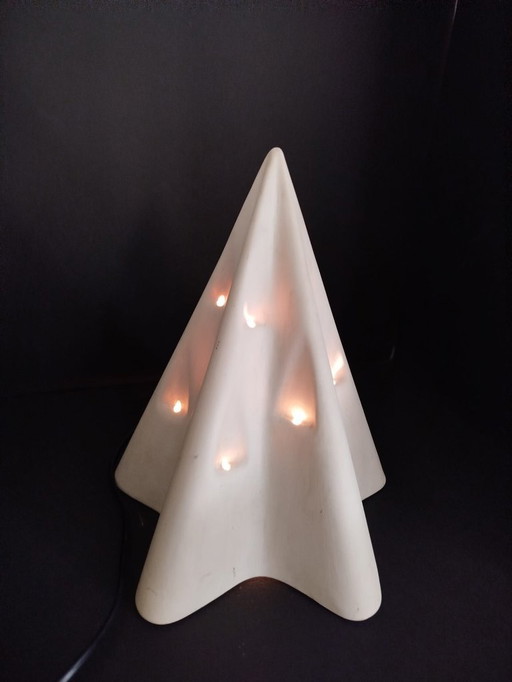 Witte kersttafellamp. Hoogte 29 cm.