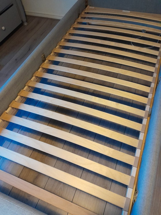 Image 1 of Lit simple, tissu gris clair, 90 x 200 cm