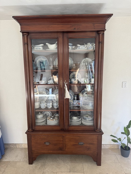 1 display cabinet
