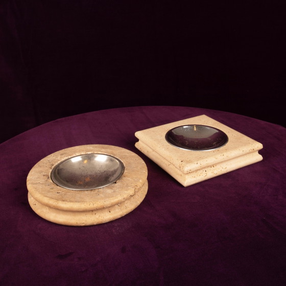 Pair of Italian Travertine Ashtrays / Vide-Poches, round and square 1970 – Table accessories, Metal (photo 9 of 20)