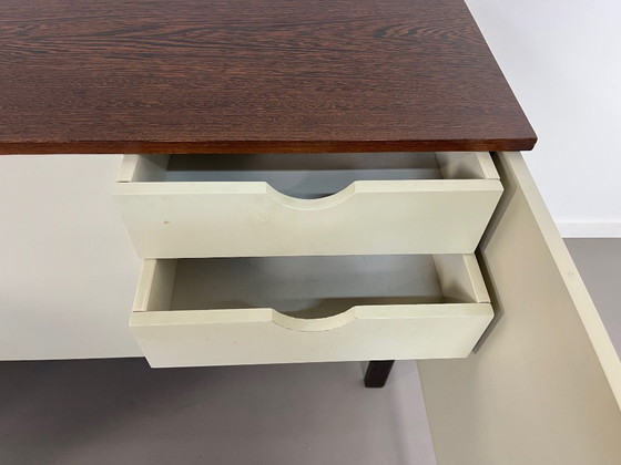 Image 1 of Aparador moderno de mediados de siglo fabricado en madera de wengué de los años 60.