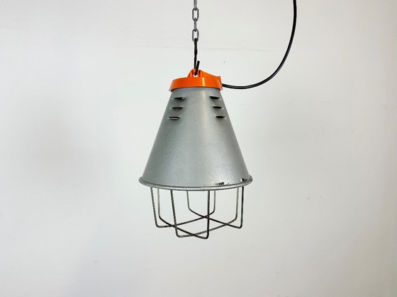 Image 1 of Lampada a sospensione in alluminio grigio industriale, anni '70