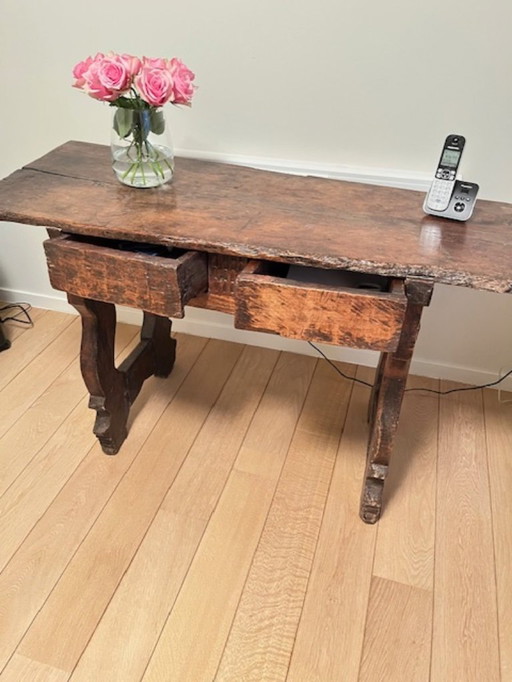 Een Houten Spaanse Wandtafel