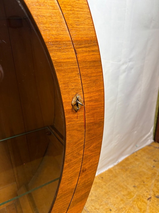 Vintage Art Deco Globe Vitrinekast | Gevlamd Notenhout | Circa 1930 Een werkelijk uitzonderlijke Art Deco (photo 6 of 11)
