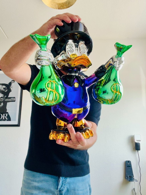 Dagobert Duck artwork money sculpture unique LV Information: * Brand new * Height: 40 cm. * Width: 32 cm.