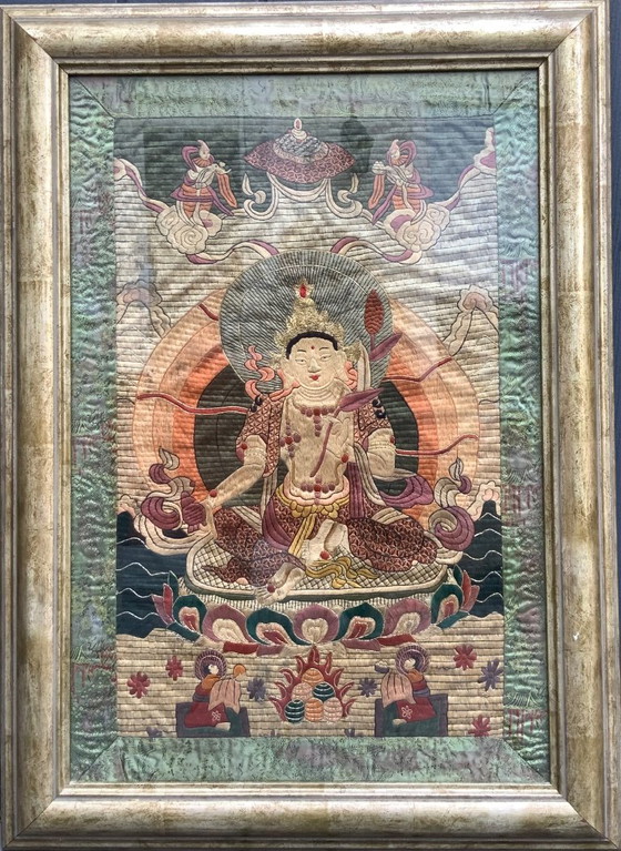 Hand-embroidered Buddhist Thangka - Silk & Gold Thread Framed – Wall decoration, Textile (photo 2 of 13)