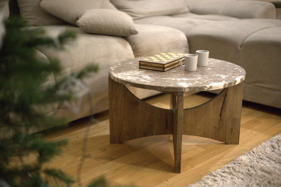 Image 1 of Mesa de centro Rotunda Forest Snow de piedra natural y madera maciza de roble