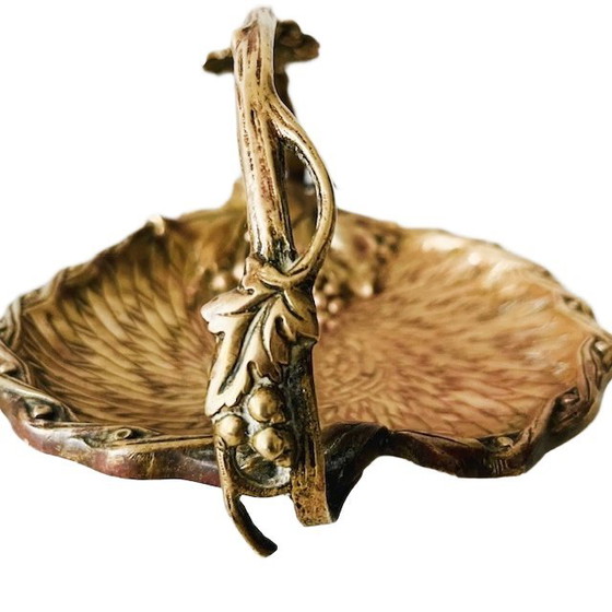 Image 1 of Bol ancien en laiton de style Art nouveau, orné de feuilles de vigne tressées, années 1900