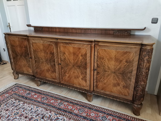 Image 1 of Armoire buffet en noyer caucasien env.1935