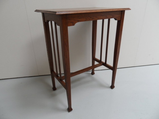 Image 1 of Antiker Beistelltisch aus Eiche