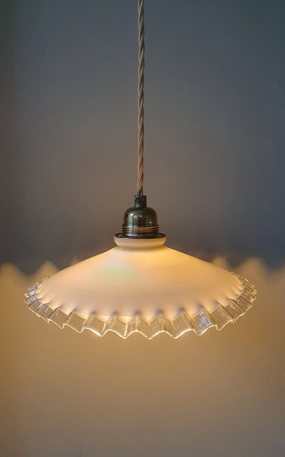 Lampada a sospensione Vintage Francese modello PieCrust - Vetro Opalino Bianco – Lampade a sospensione (photo 5 of 12)