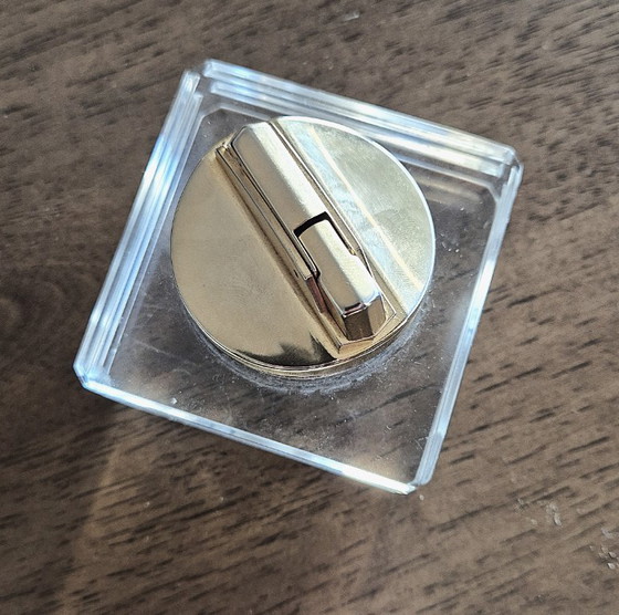 Image 1 of Accendino da tavolo vintage con base in plexiglass degli anni '70 - con gas