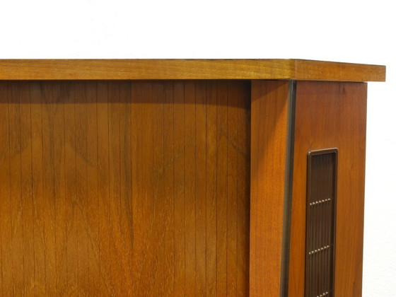 Image 1 of Vintage hoekkast / tv-meubel, walnootfineer, jaren 60, Mid Century, Duitsland