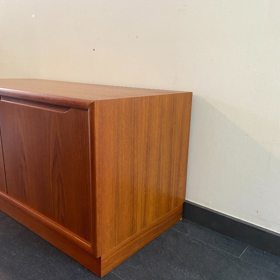Image 1 of Alter dänischer TV-Schrank/ niedriges Sideboard von Dyrlund