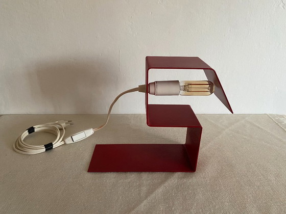 Lampe de table vintage géométrique en métal rouge, années 1970 – Metal (photo 2 of 11)
