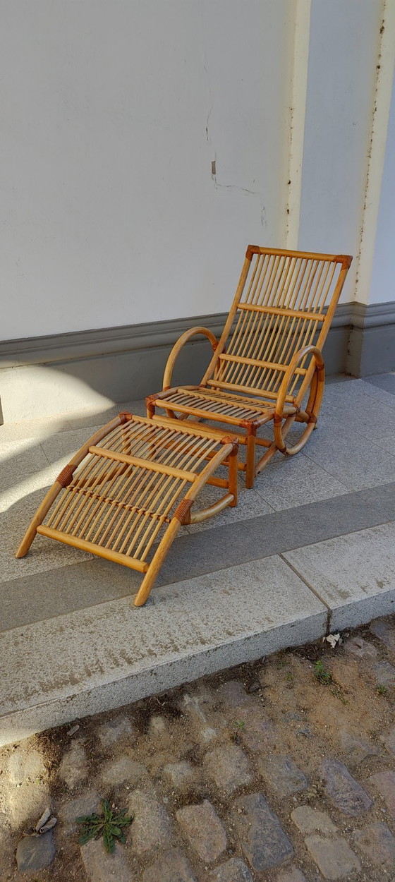 Image 1 of Ensemble chaise longue et pouf en rotin, années 1980