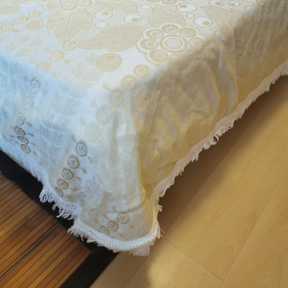 Image 1 of Copriletto o plaid in seta color champagne antico