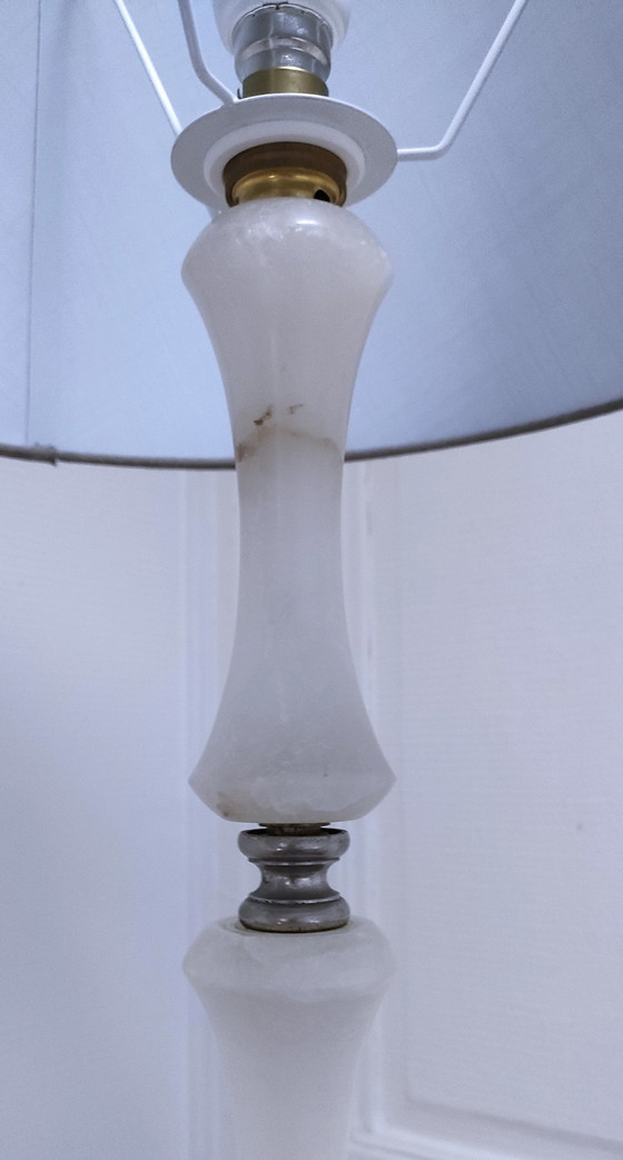 Image 1 of Alabaster-Stehleuchte und Metall-Radkappen 70er Jahre