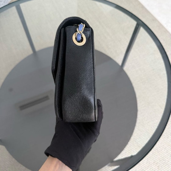 Image 1 of Chanel Coco Curve Cuba - Caviar Medium Negro con herrajes dorados