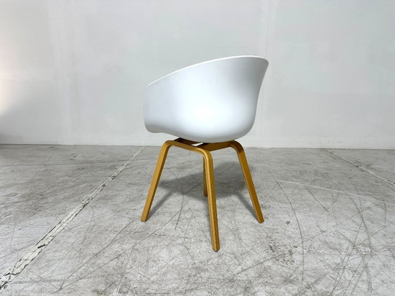 HAY About A Chair AAC 22 - Oak - White/Burgundy - Hee Welling - Danish Design – Chairs and lounge chairs (photo 4 of 5)