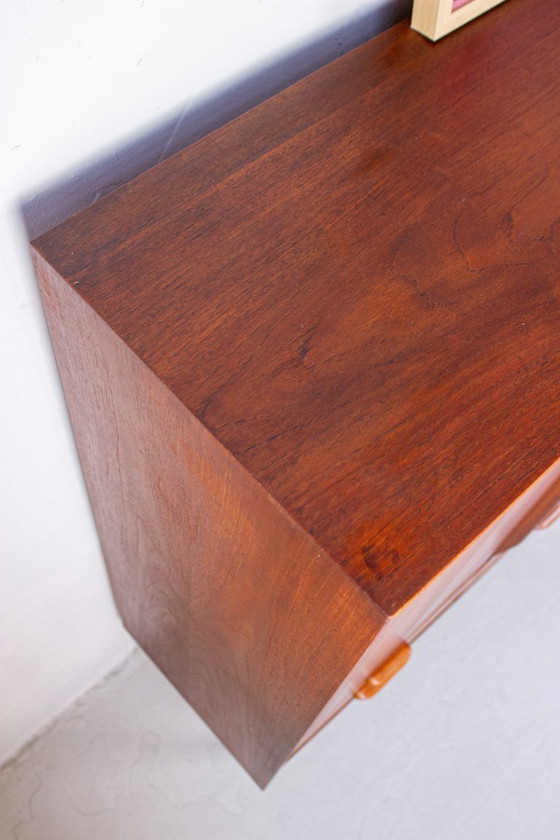 Image 1 of Armadio alto vintage in teak, cassettiera in stile danese di metà secolo.