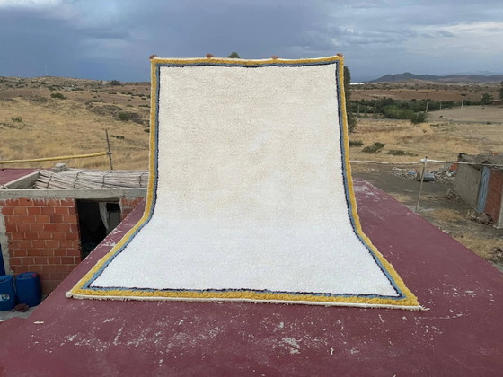 Large Moroccan Berber rug in cream 400x250 cm, yellow and blue border, Rugs & carpets, Wool, Cotton, Bohemian (photo 2 of 9)