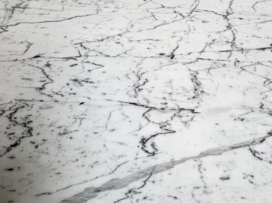 Image 1 of Couchtisch aus massivem Carrera-Marmor, 1980er Jahre