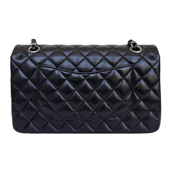 Chanel Classic Flap Medium – Crossbody bags, Lambskin (photo 14 of 17)