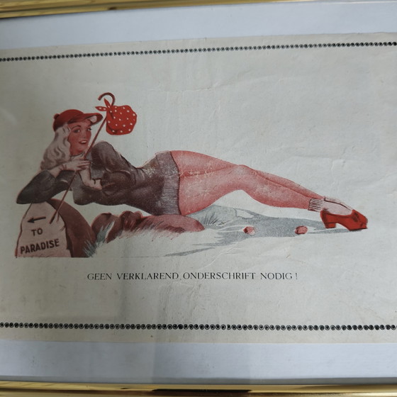 Image 1 of Originele vintage pin-up magazinepagina – "Schokkend" – Authentieke magazine-illustratie – Ingelijst – 21 × 26 cm