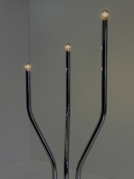 Image 1 of Chromen buisframe design vloerlamp door Goffredo Reggiani