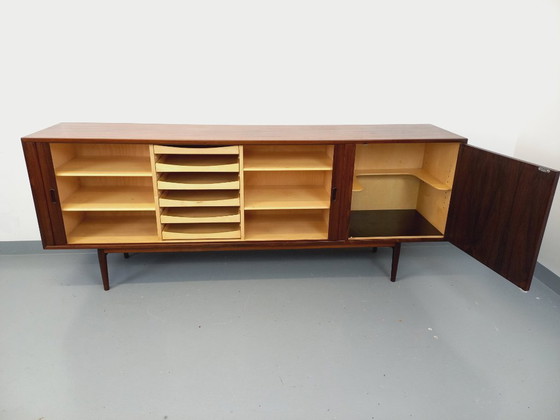 Image 1 of Vintage Scandinavisch dressoir van palissanderhout, ontworpen door de Deense designer Arne Vodder, daterend uit de jaren 60.