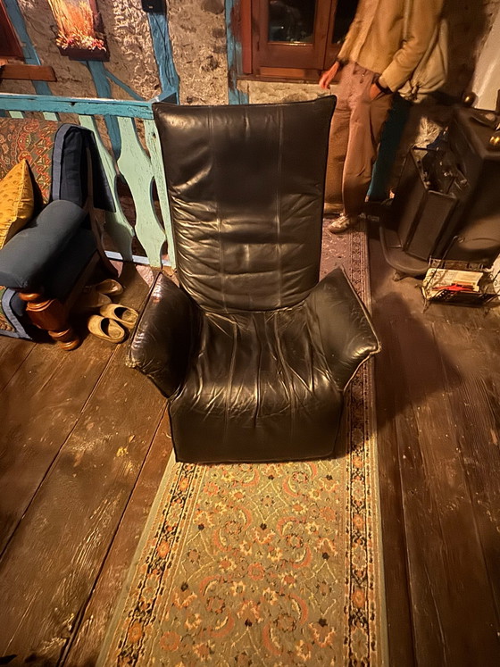 80s vintage black leather adjustable recliner chair, swivel (photo 9 of 15)