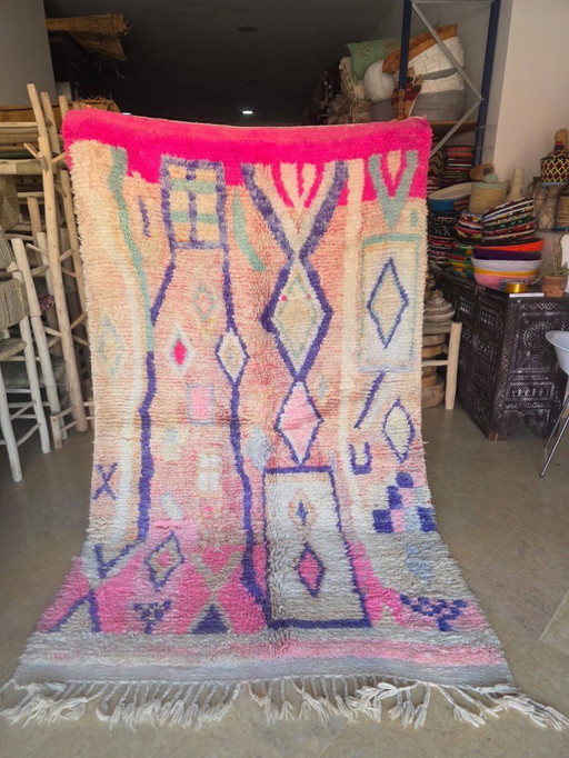 Rosa-violetter marokkanischer Boujaad-Teppich 264 x 160 cm