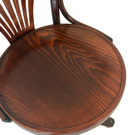 Image 1 of Thonet (Attr.) - Kapitänsstuhl aus gebogenem Holz - auf schwenkbarem Fuß montiert