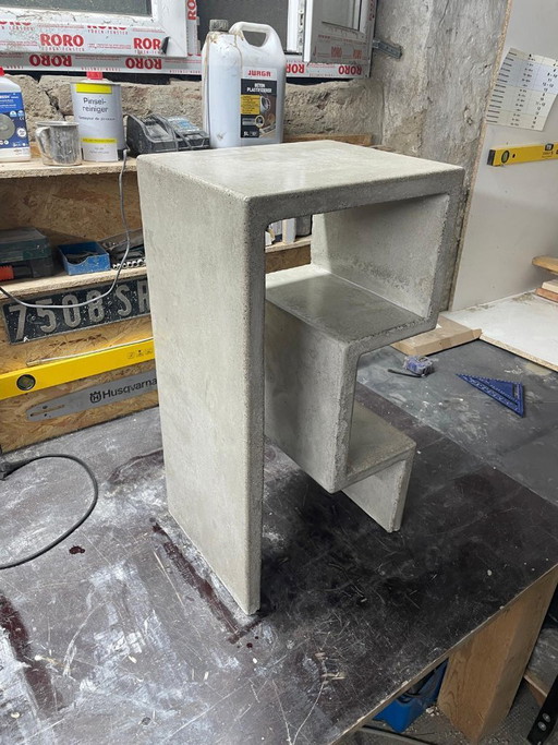 Moderner Beton Beistelltisch / Design Tisch Handgefertigt