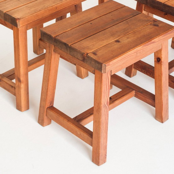 Ensemble de 4 tabourets vintage en pin. France, années 1980. – Wood (photo 12 of 12)