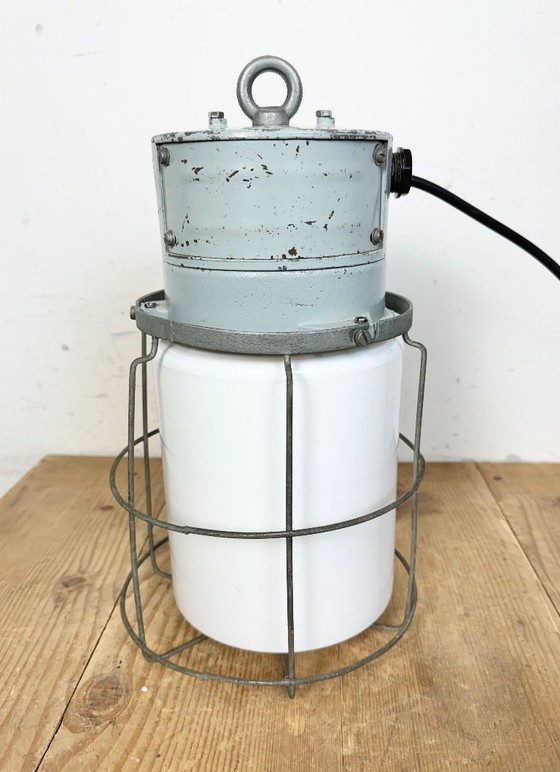 Image 1 of Lampada industriale a gabbia in alluminio con vetro opalino di Elektrosvit, anni '70