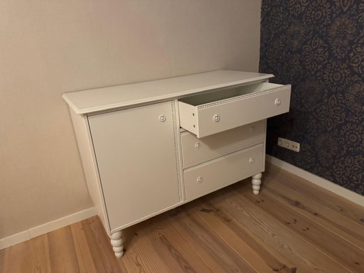 Beautiful white wooden chest of drawers / sideboard (125 cm wide)