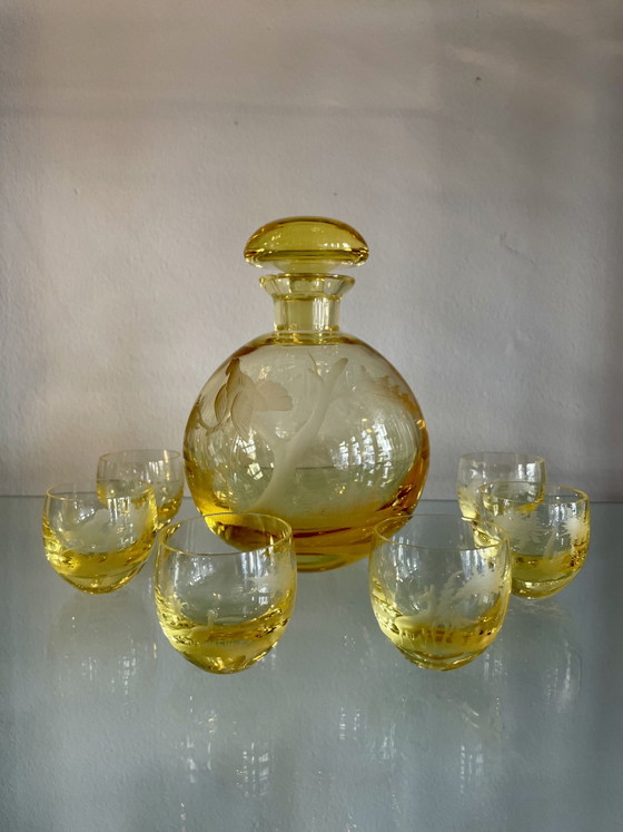Image 1 of Decanter Moser in 6 bicchierini da shot in cristallo giallo soffiato a bocca, tagliati a mano