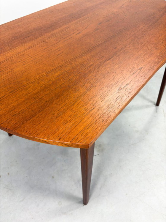Round Milan Dining Table by Louis van Teeffelen – Wood (photo 17 of 19)