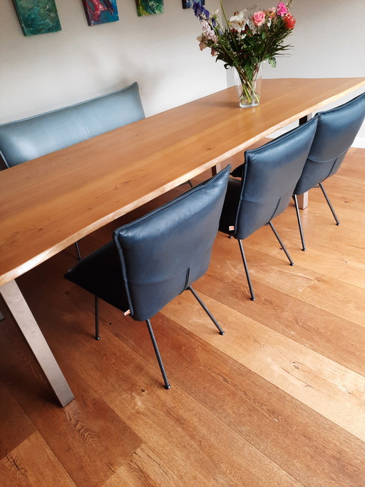 Divano da pranzo Vidar di Jess Design e tre poltrone Sanne