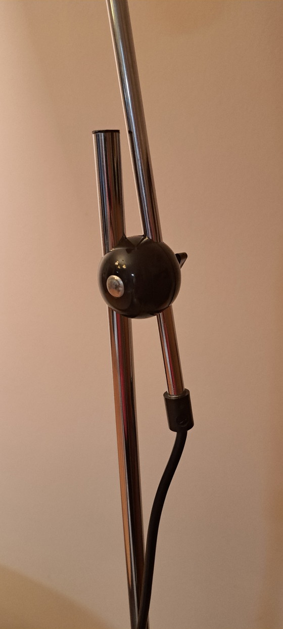 Image 1 of Vintage vloerlamp in ruimtetijdstijl – Oranje – jaren 70 – Chroom – Mid-century modern