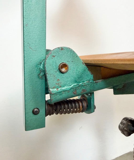 Chaise d'atelier industrielle vert foncé, années 1950 – Tabourets, Iron (photo 18 of 18)