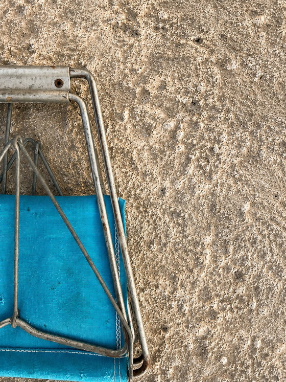 Image 1 of Set van 2 vintage inklapbare krukjes – turquoise canvas – jaren ’60/’70