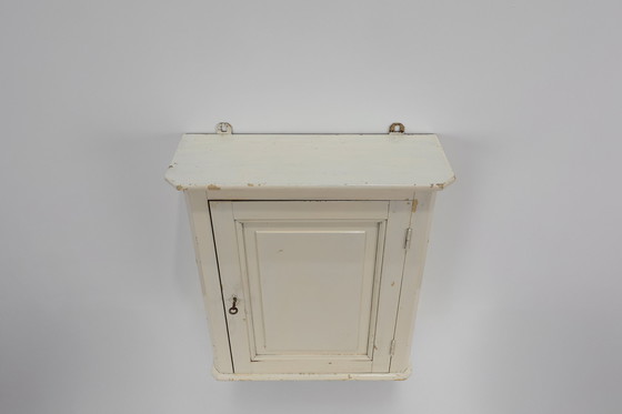 Image 1 of Wit houten medicijnkastje in art-decostijl, Frankrijk 1920